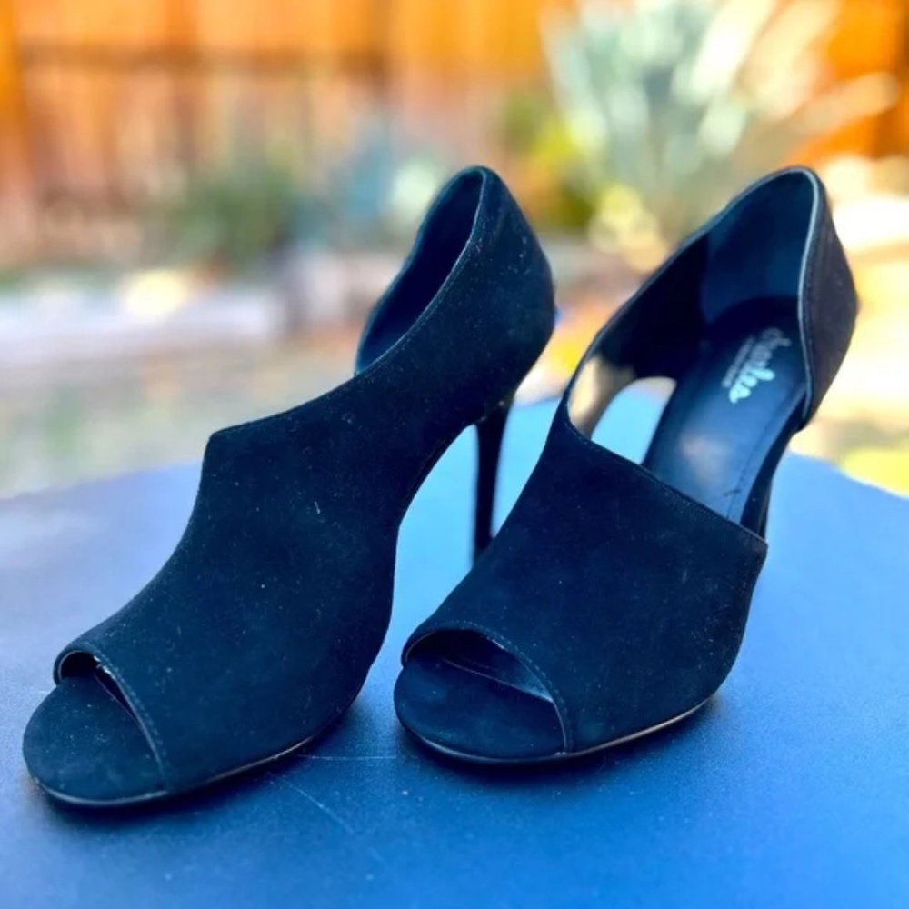 CHARLES by CHARLES DAVID Women's Raile Peep Toe Heels